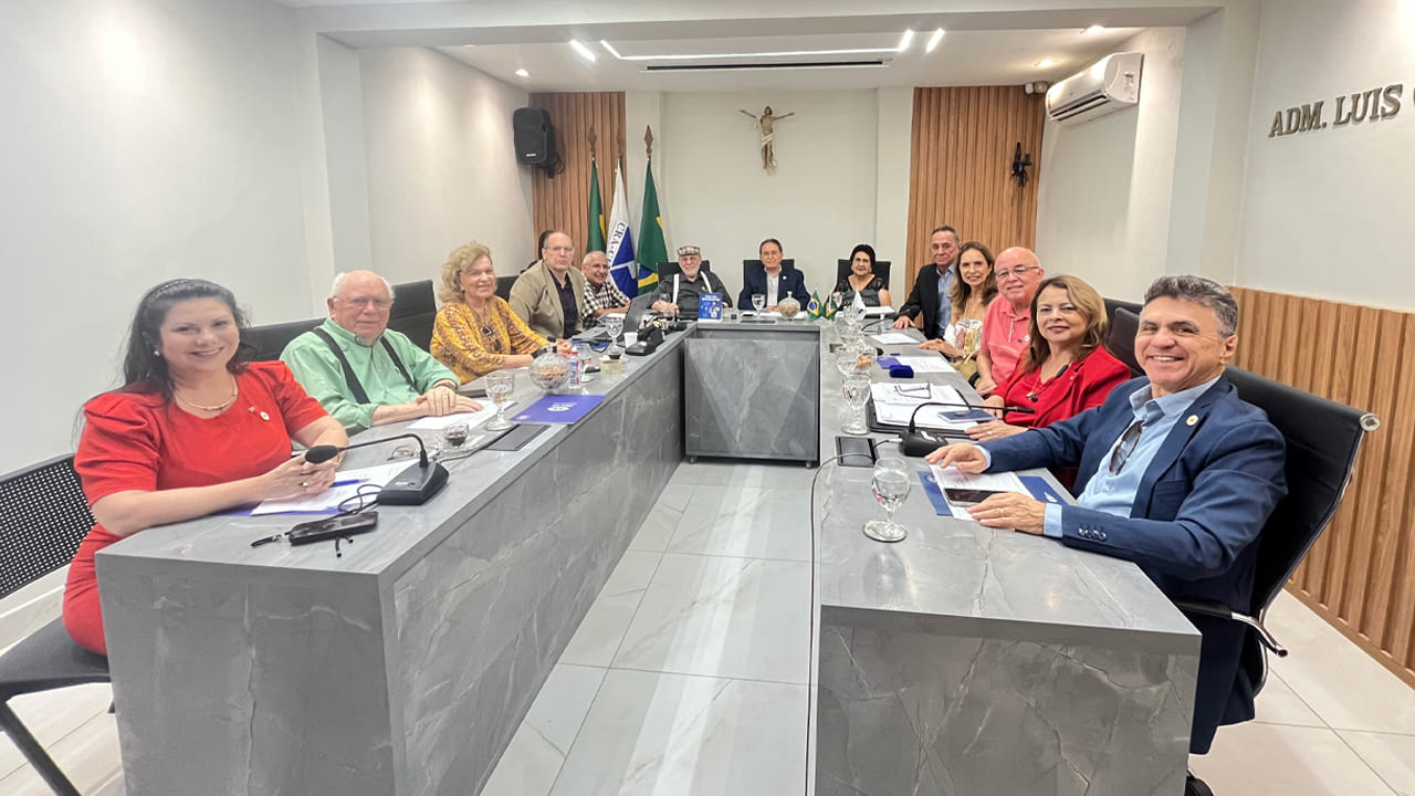 ACAD realiza reunião plenária de julho e alinha preparativos para posse de novos acadêmicos